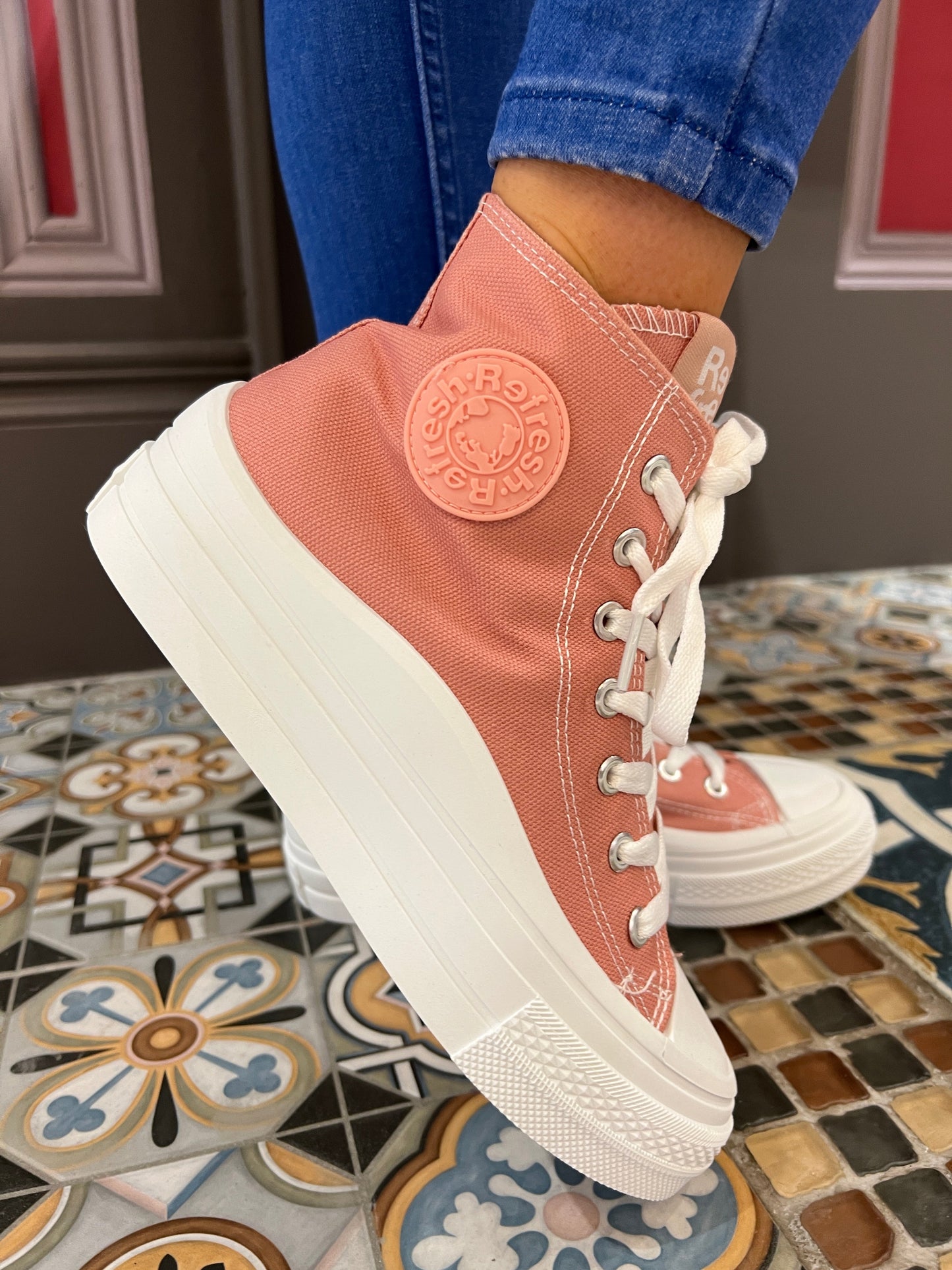 Refresh platform pink canvas hightop boot