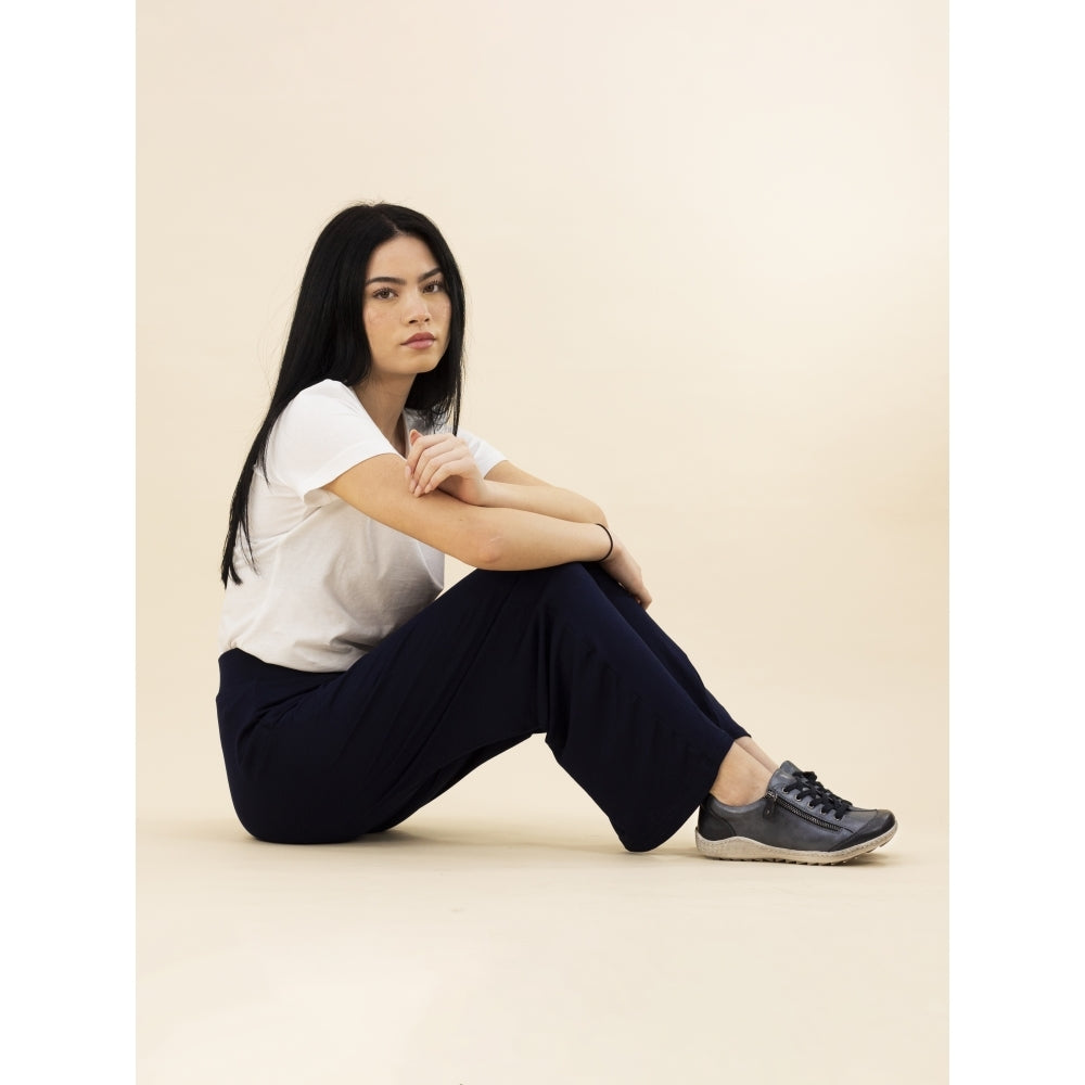 Bianca Navy Trainer
Code: DLB021BL Lunar